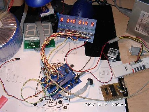 Jetzt fertig programmiert-Uhr läuft